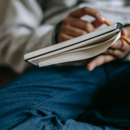 부처님말씀, 불안이 올라올 때마다 자꾸 확인하게 되는 마음—멈추는 데 도움이 되는 질문 7가지